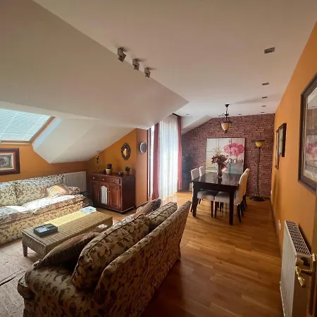 Apartment Atractivo Atico 2 *